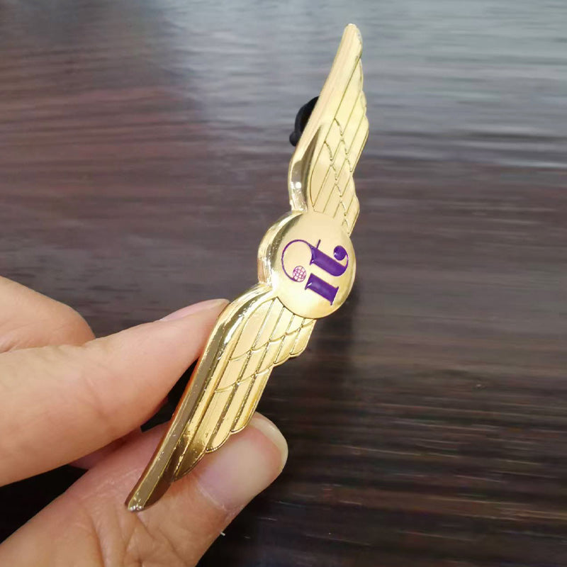 Real pics for pilot wings pin with custom round logo to view gold plating luster